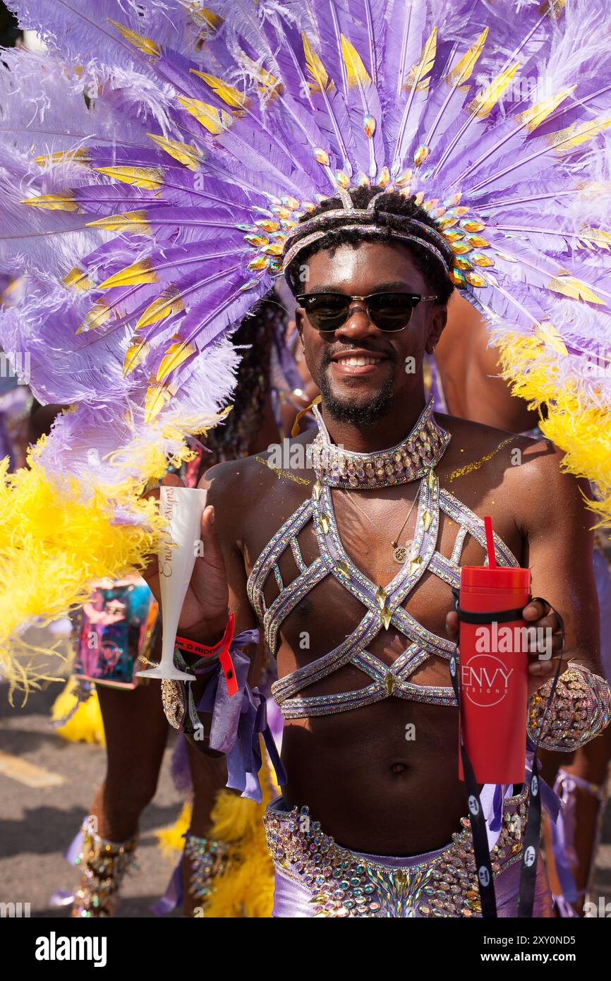Carnival dancers man hi-res stock photography and images - Alamy