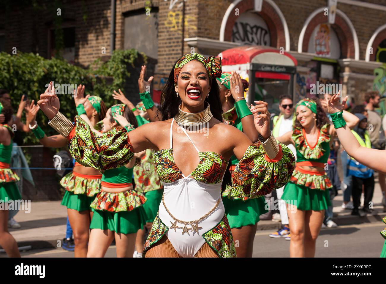 Dancing caribbean costumes hi-res stock photography and images - Alamy