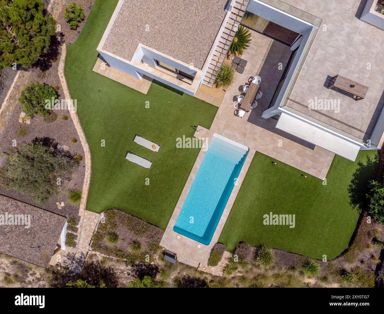 Luxury house rooftop swimming pool hi-res stock photography and images ...