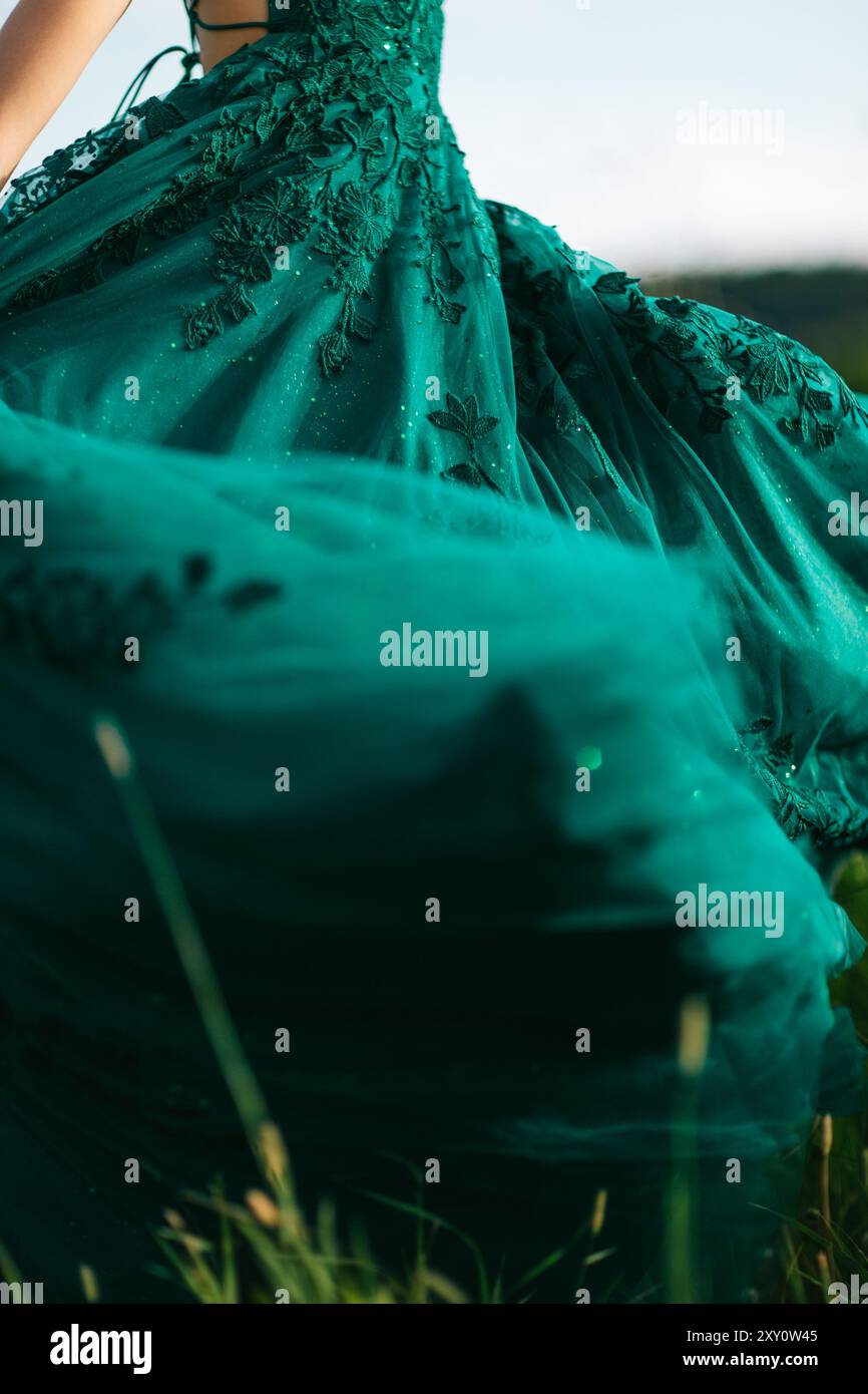 Emerald green gown hi-res stock photography and images - Alamy