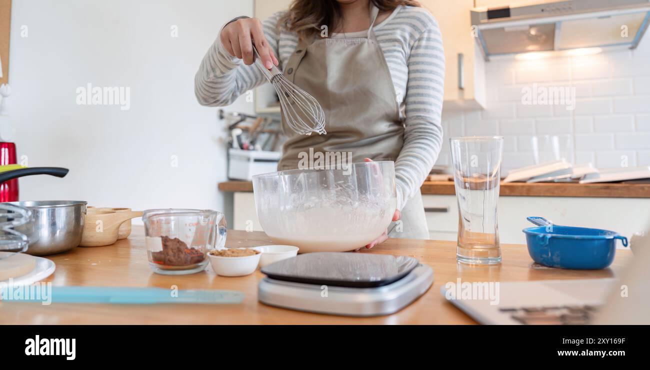 Cake Using Whisking Method Baker method hi-res stock photography and images - Alamy