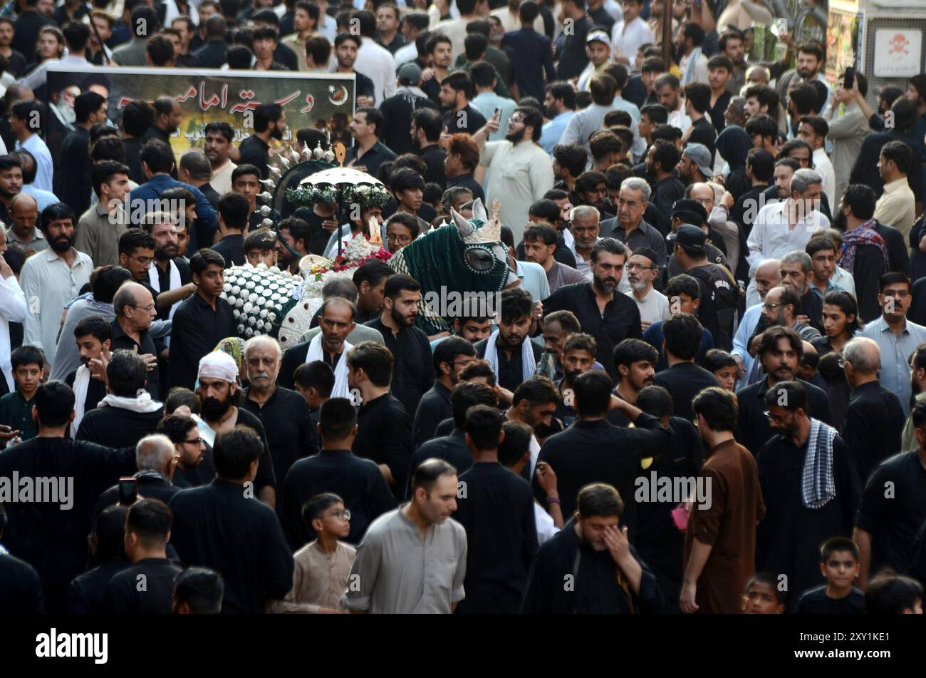 Peshawar, Peshawar, Pakistan. 27th Aug, 2024. Shiite Muslims mark ...