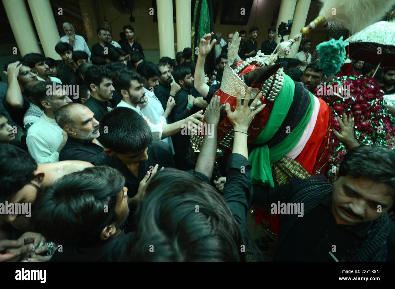 Peshawar, Peshawar, Pakistan. 27th Aug, 2024. Shiite Muslims mark ...