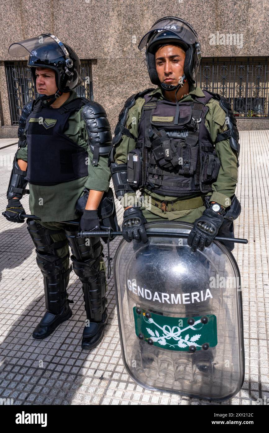 Riot police of the Argentine National Gendarmerie prepare to keep the ...
