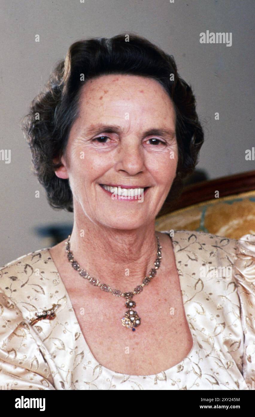 Gennaio 1990 Archivio Storico Olycom/LaPresse Anna di Borbone-Parma  (Parigi, 18 settembre 1923 - Morges, 1º agosto 2016) è stata regina  consorte titolare di Romania dal 1948 al 2016, come moglie di Michele, image size:852x1390