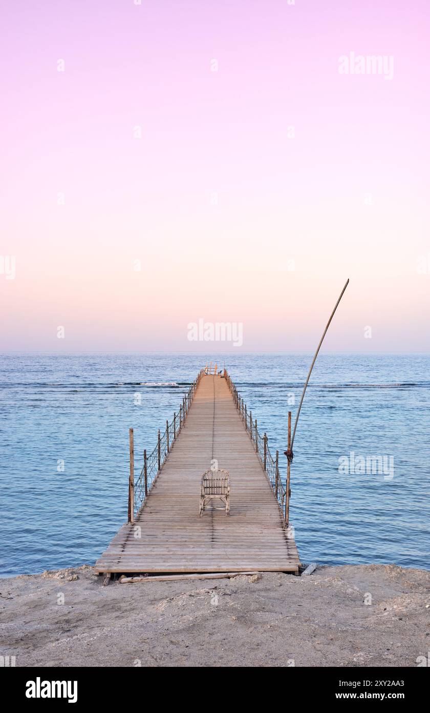 Empty pier sunset hi-res stock photography and images - Alamy