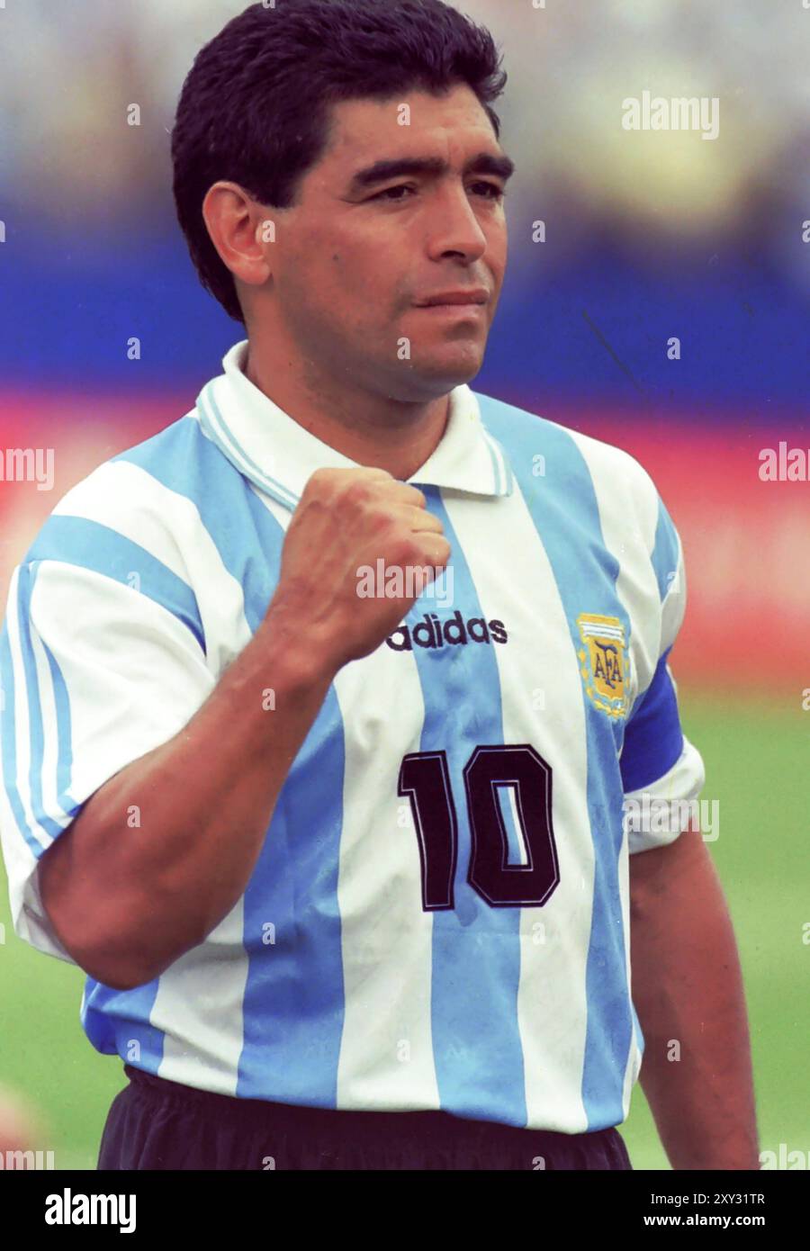 Diego Maradona playing for Argentina against Nigeria in the 1994 World Cup  Stock Photo - Alamy, image size:900x1390