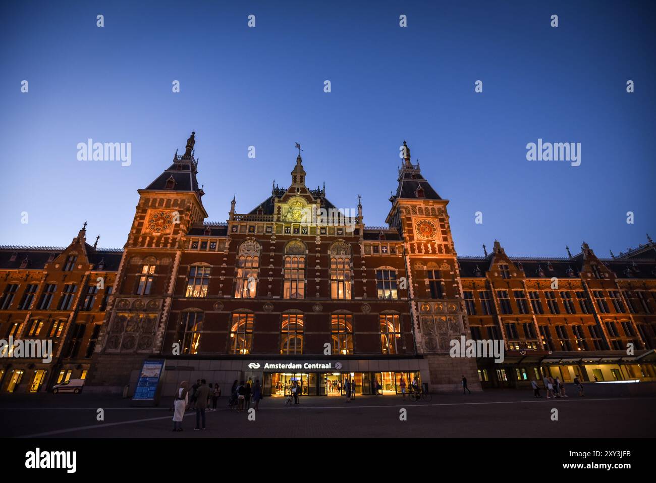 Sky view amsterdam central station hi-res stock photography and images ...