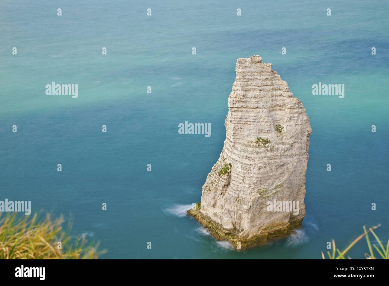 Coast of Etretat (Etretat), Aiguille rock needle Stock Photo - Alamy