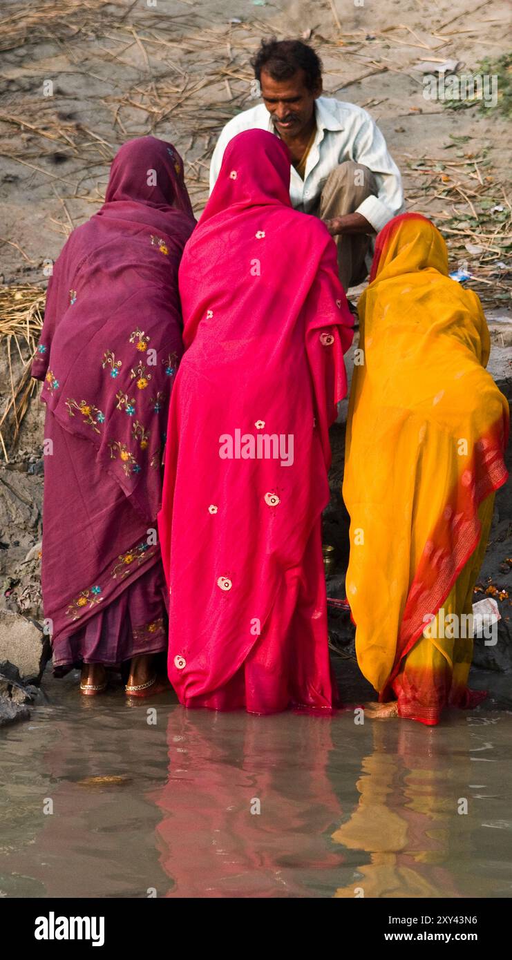 Hindu pilgrims praying bathing hi-res stock photography and images - Alamy