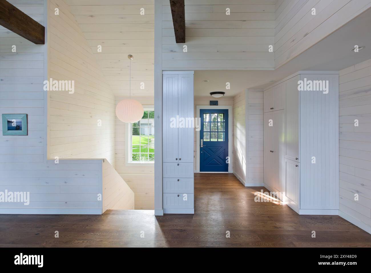 White washed wood door hi-res stock photography and images - Alamy