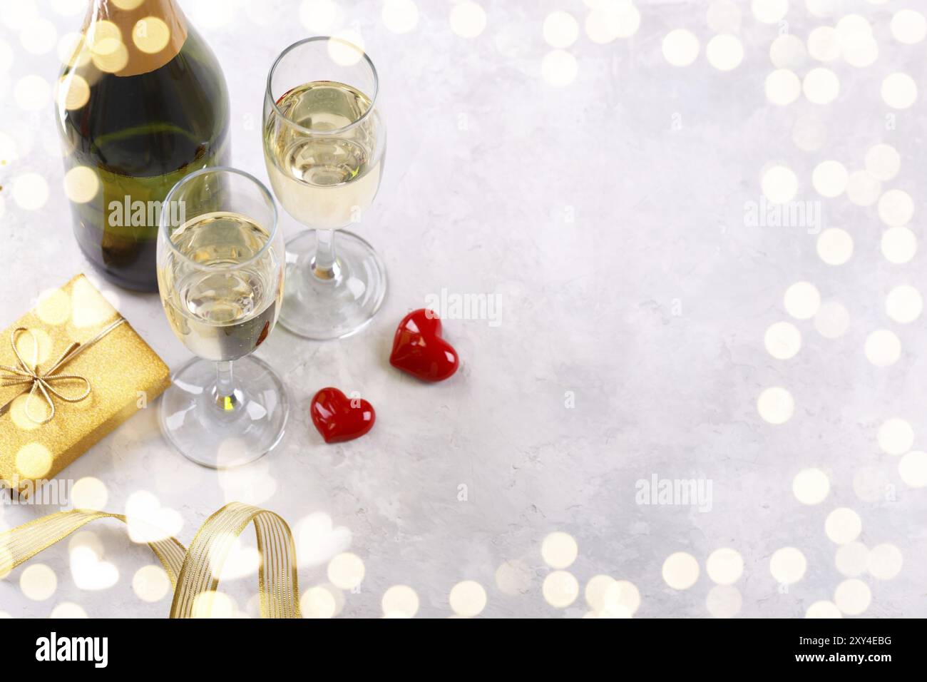 Two glasses champagne pattern hi-res stock photography and images - Alamy