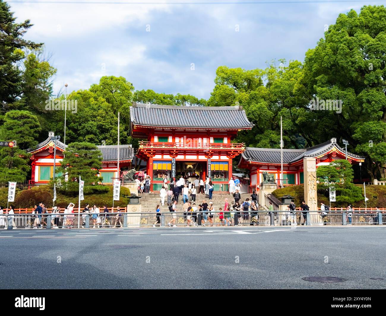 Yasaka jinja temple night in gion hi-res stock photography and images ...
