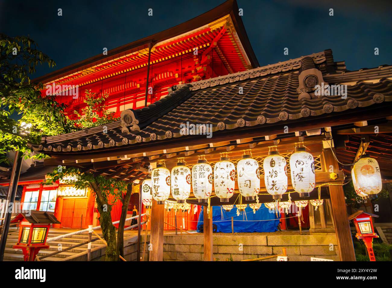 Yasaka Jinja shrine in Kyoto, Japan Stock Photo - Alamy