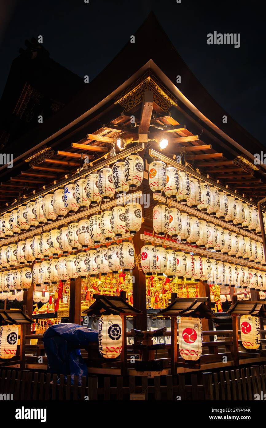 Sunset yasaka shrine hi-res stock photography and images - Alamy