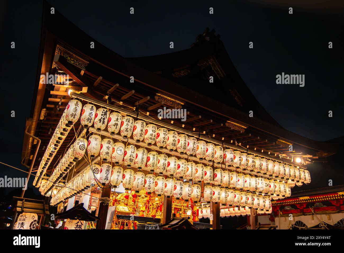Yasaka Jinja shrine in Kyoto, Japan Stock Photo - Alamy