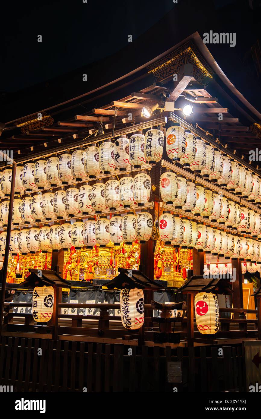 Yasaka Jinja shrine in Kyoto, Japan Stock Photo - Alamy