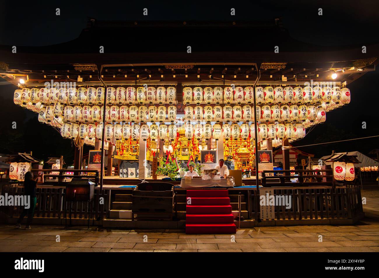 Yasaka jinja temple night in gion hi-res stock photography and images ...