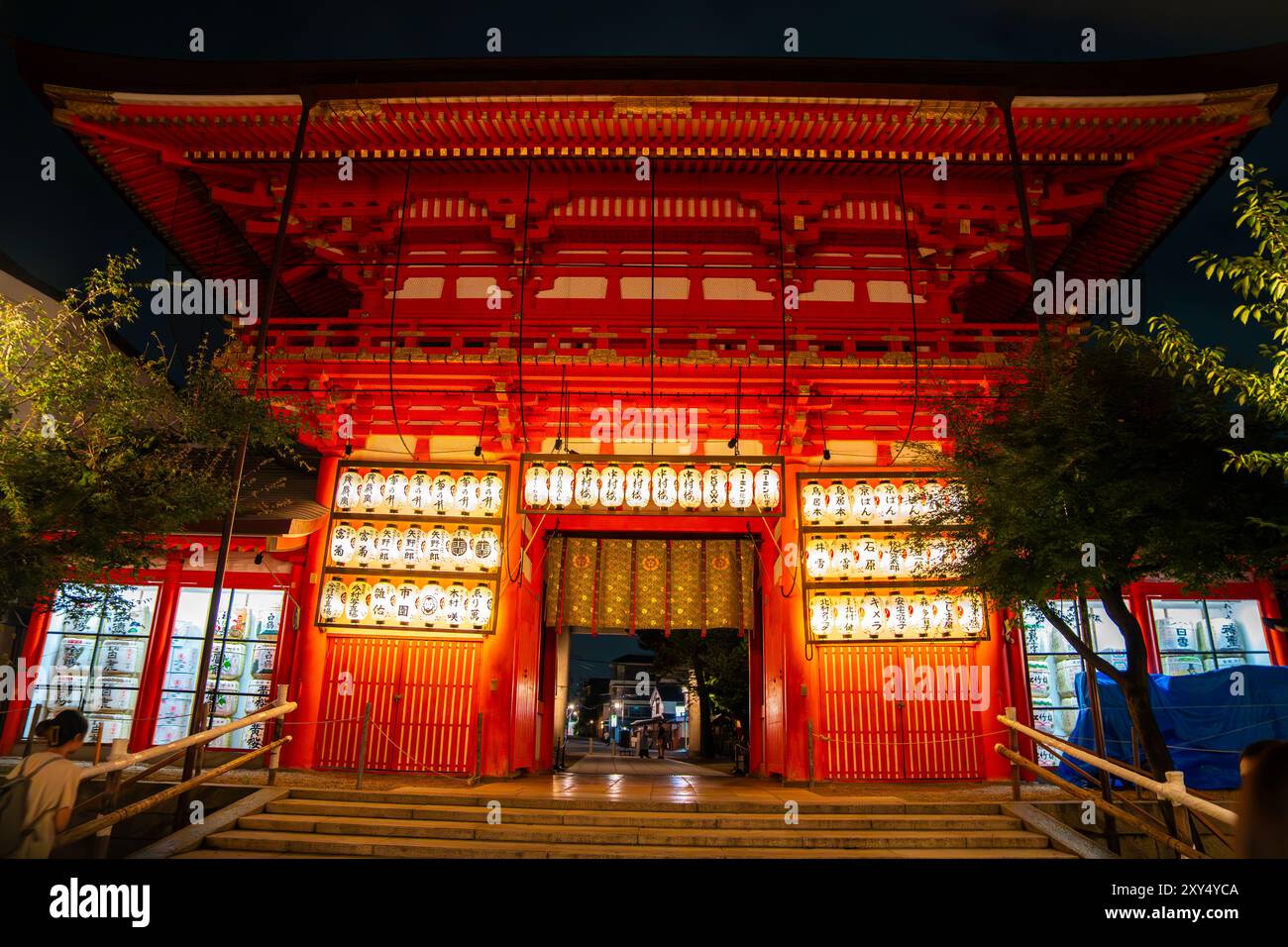 Yasaka jinja temple night in gion hi-res stock photography and images ...
