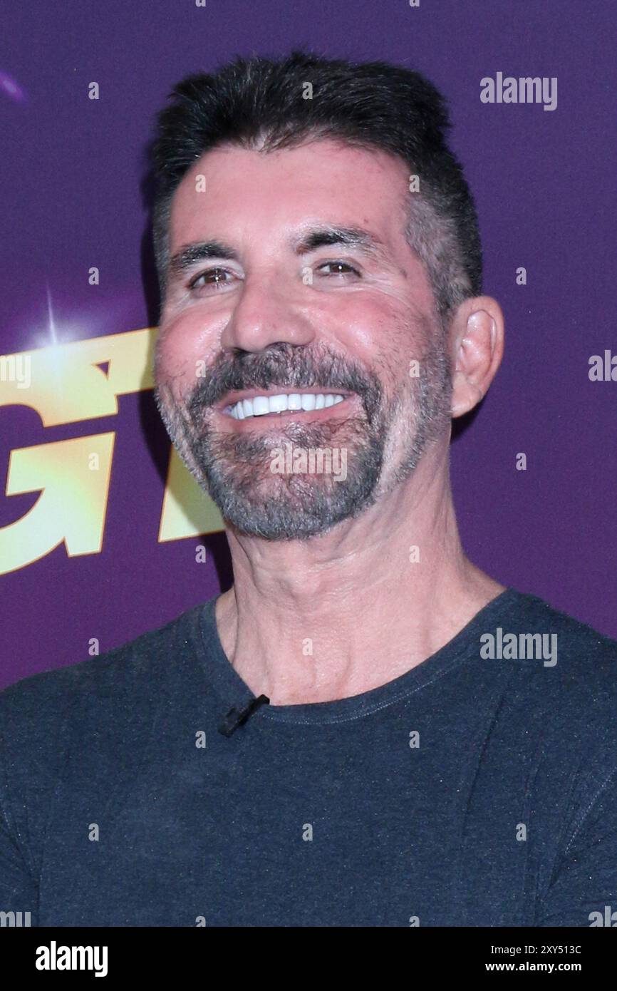 Left to right simon cowell hi-res stock photography and images - Alamy