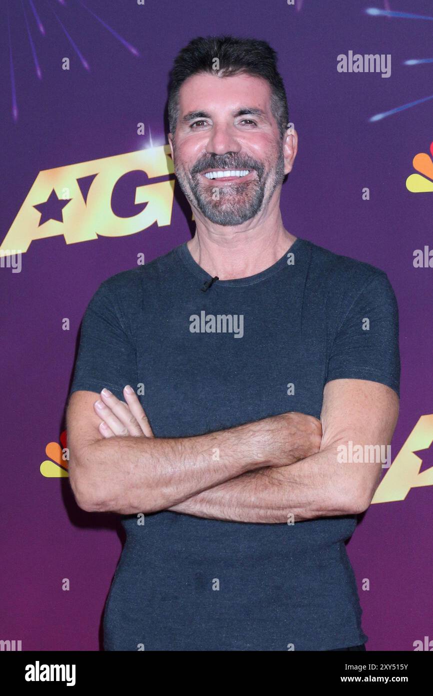 Left to right simon cowell hi-res stock photography and images - Alamy