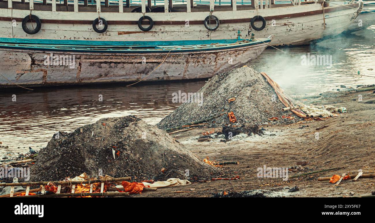 Harishchandra Ghat Photos