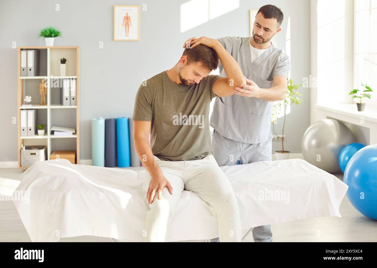 Hand massage therapist hi-res stock photography and images - Alamy