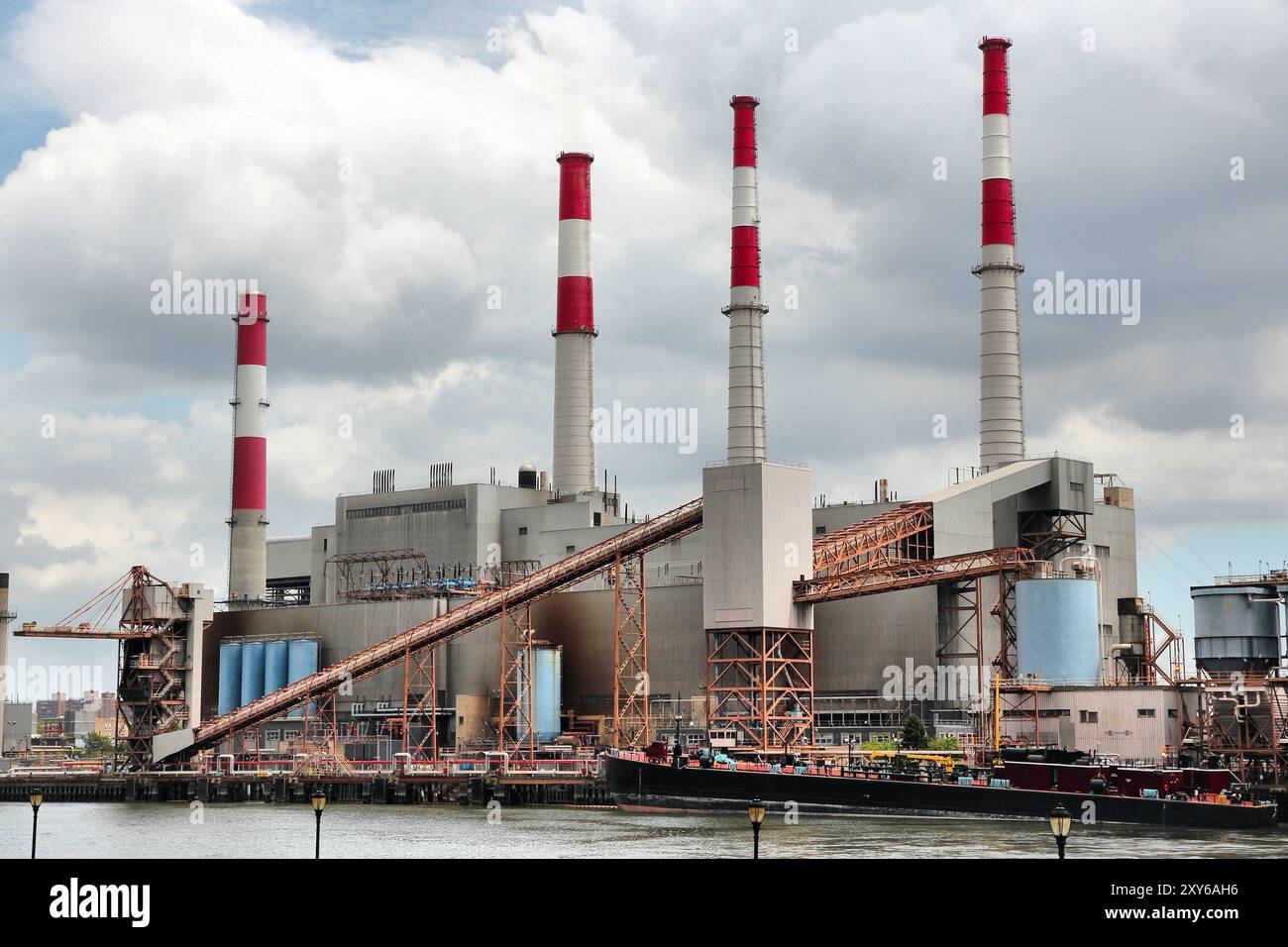 Ravenswood Generating Station Power Plant in Long Island City in Queens, New York. It is powered by oil and natural gas. Stock Photo