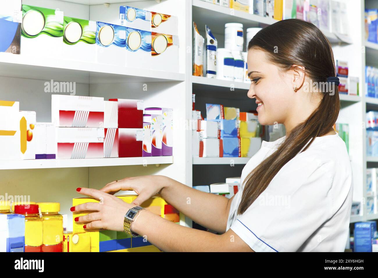 Pharmacist look hi-res stock photography and images - Alamy