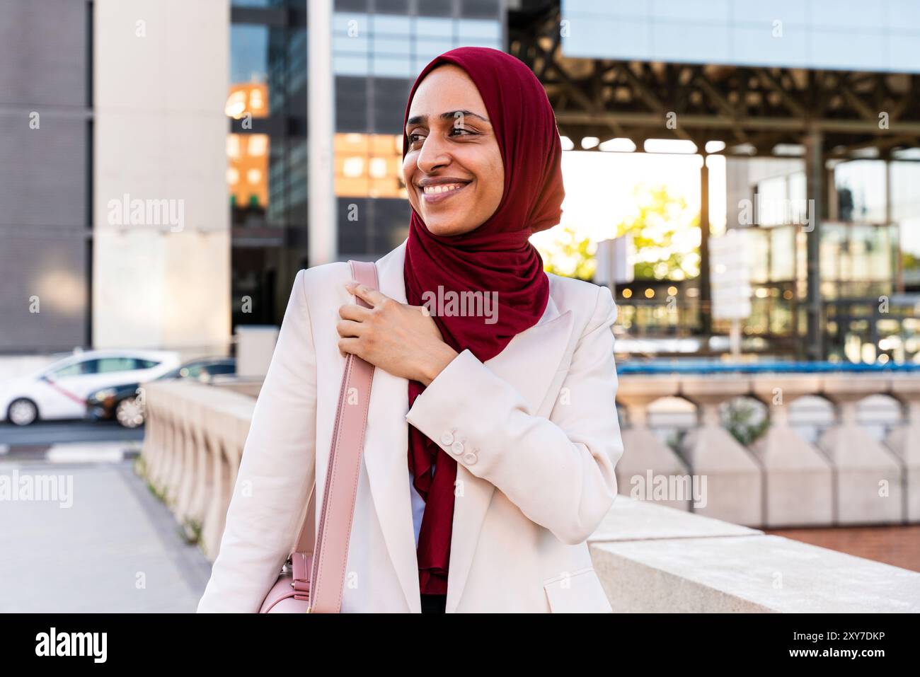 Arab female business suit hi-res stock photography and images - Alamy