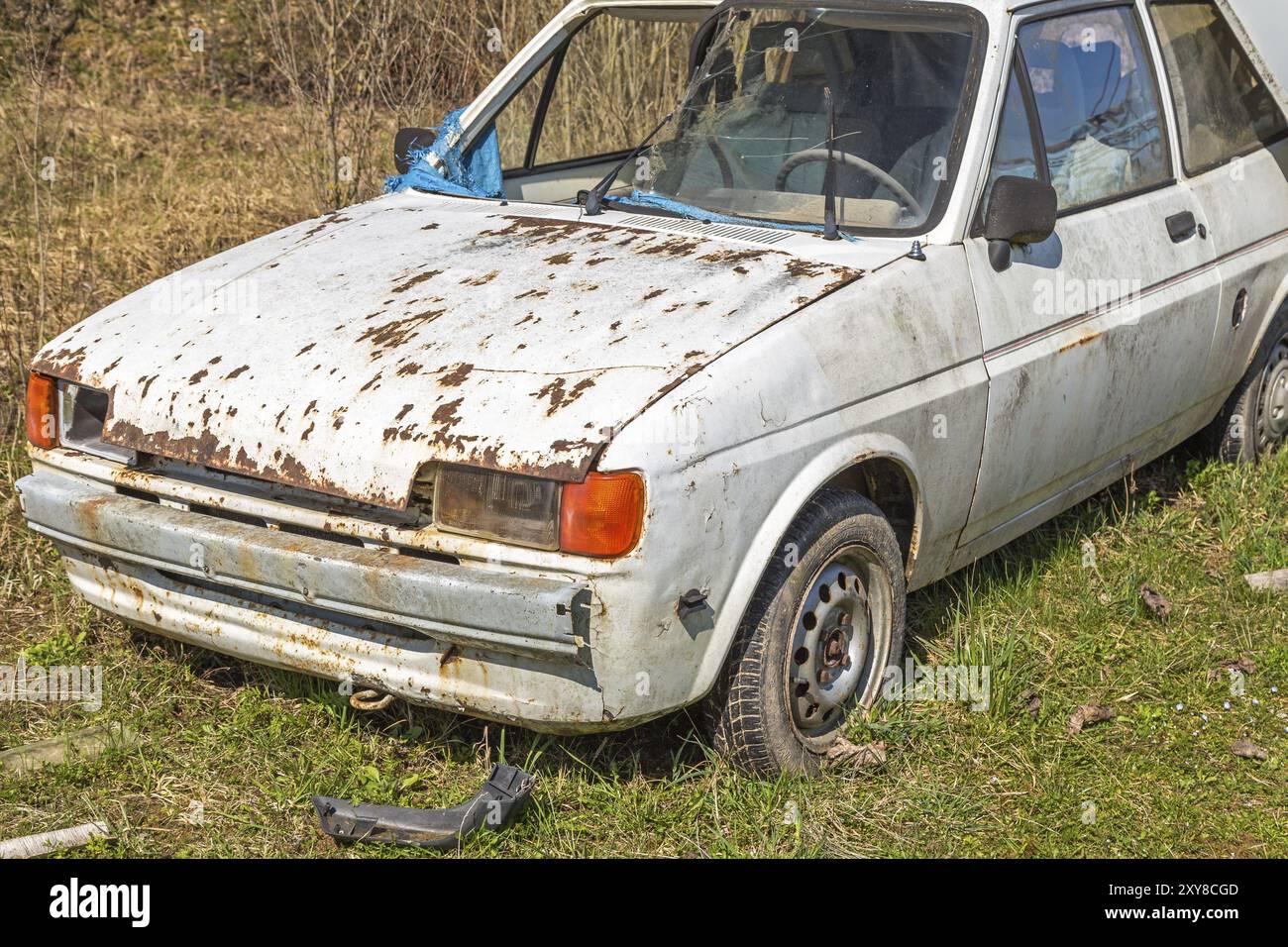 Car bumper wrecked hi-res stock photography and images - Alamy