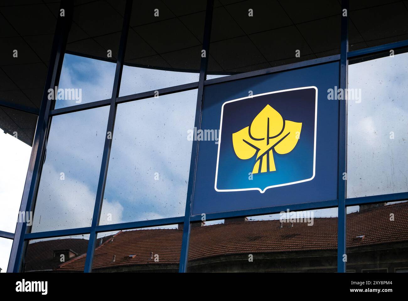 Insurance company yellow sign brand logo hi-res stock photography and ...