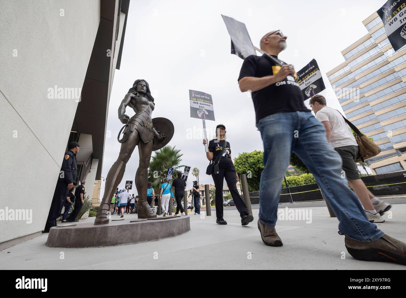 Burbank, USA. 28th Aug, 2024. SAG-AFTRA video game union members 