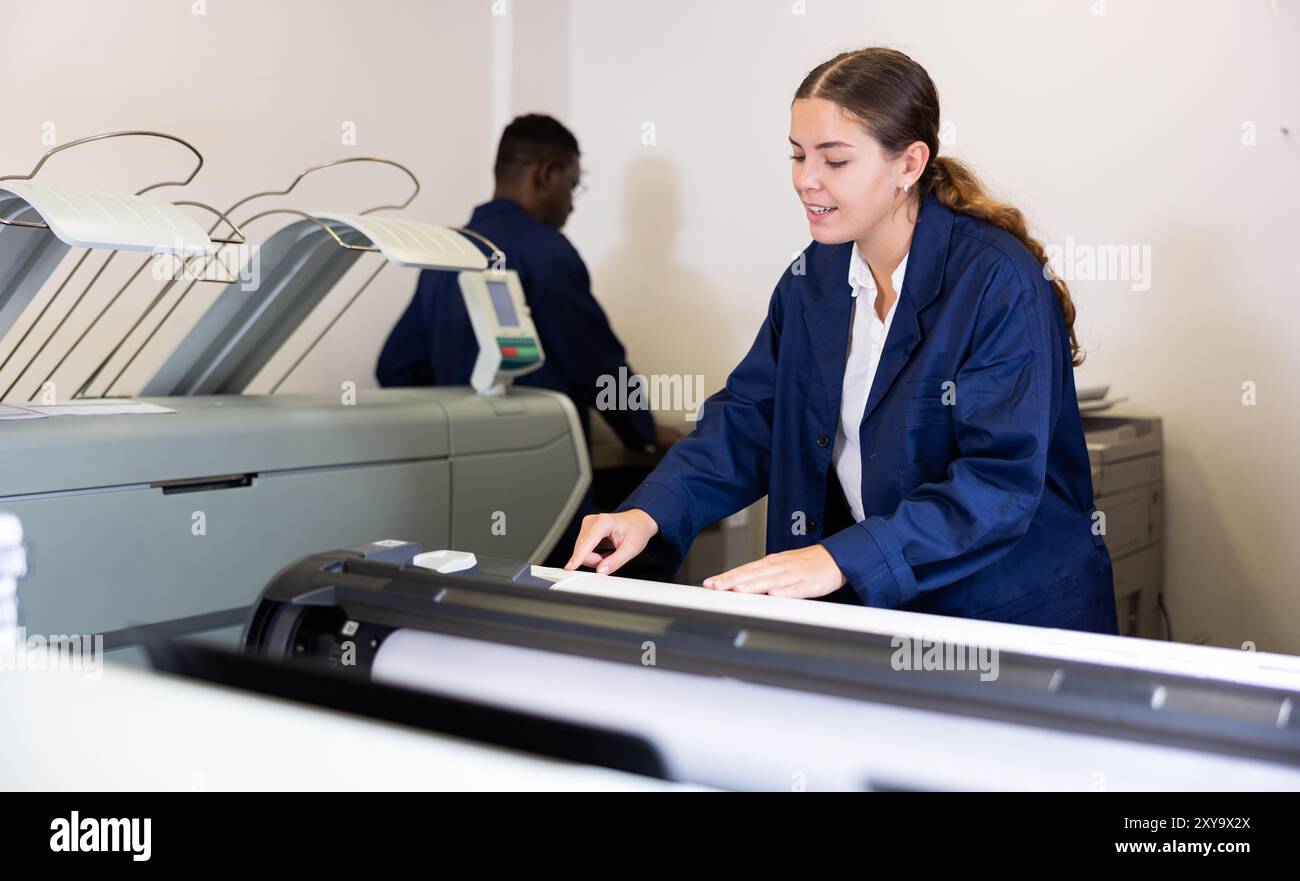 New employee starting work hi-res stock photography and images - Alamy