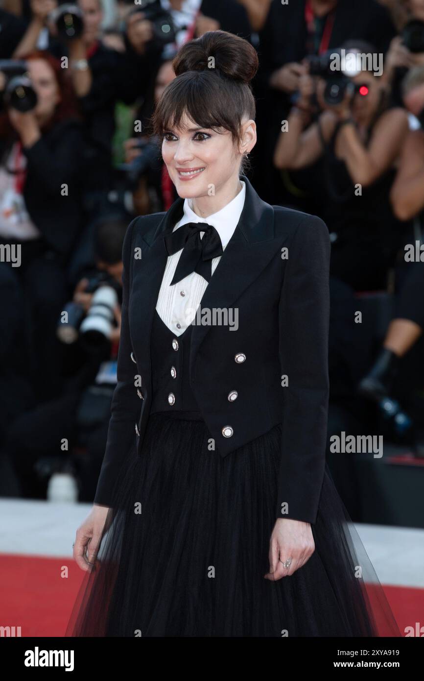 Sitemapcdatahttpabckniqoocomwhere Does Winona Ryder Live