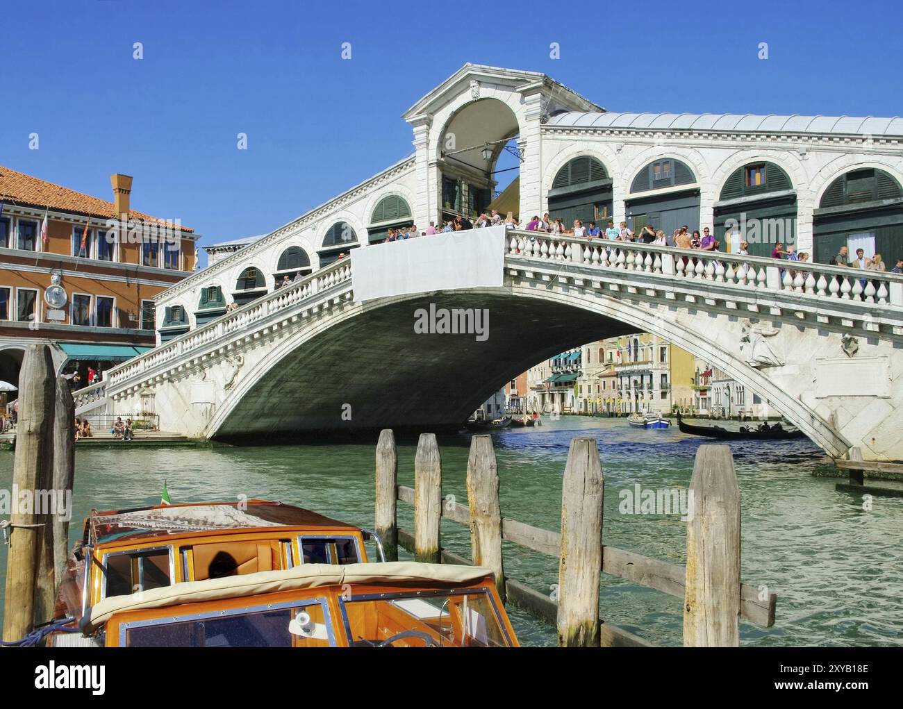 Rialto bridge area of venice hi-res stock photography and images - Alamy