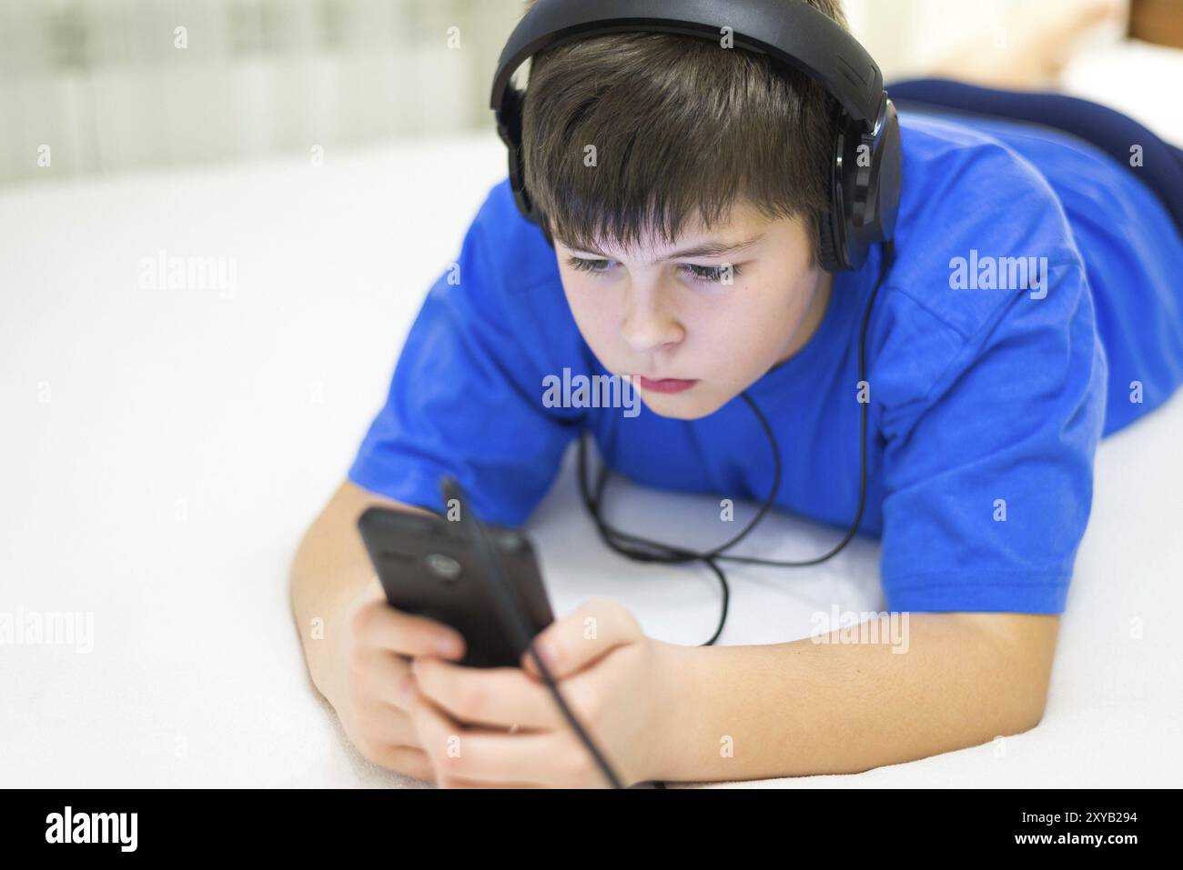Teen mobile phones hi-res stock photography and images - Alamy