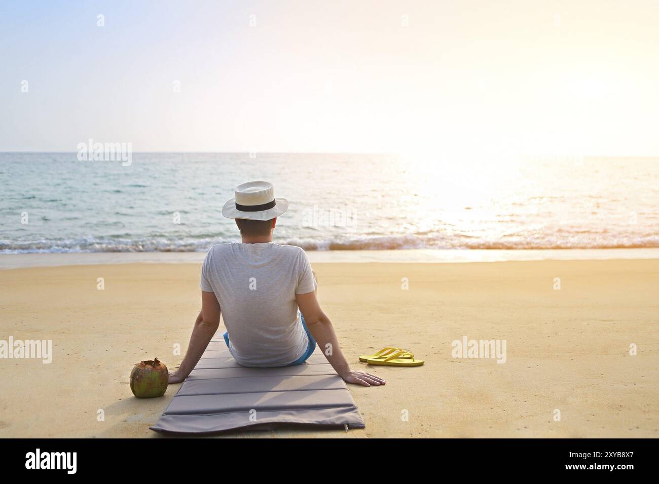 Man drinking cocktail beach hi-res stock photography and images - Alamy