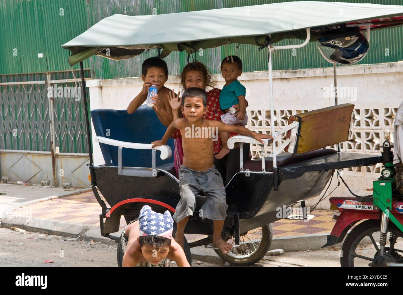 Cambodian children in Phom Penh, Cambodia Stock Photo - Alamy