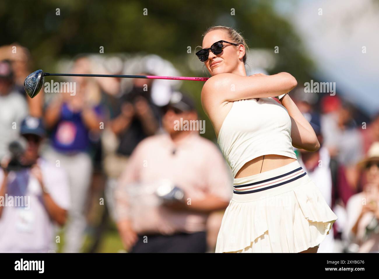 atlanta-georgia-usa-28th-aug-2024-paige-spiranac-tees-off-the-10th