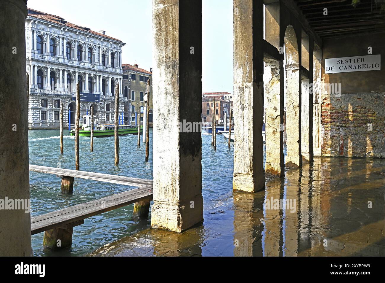 Kirche am canal grande hi-res stock photography and images - Alamy