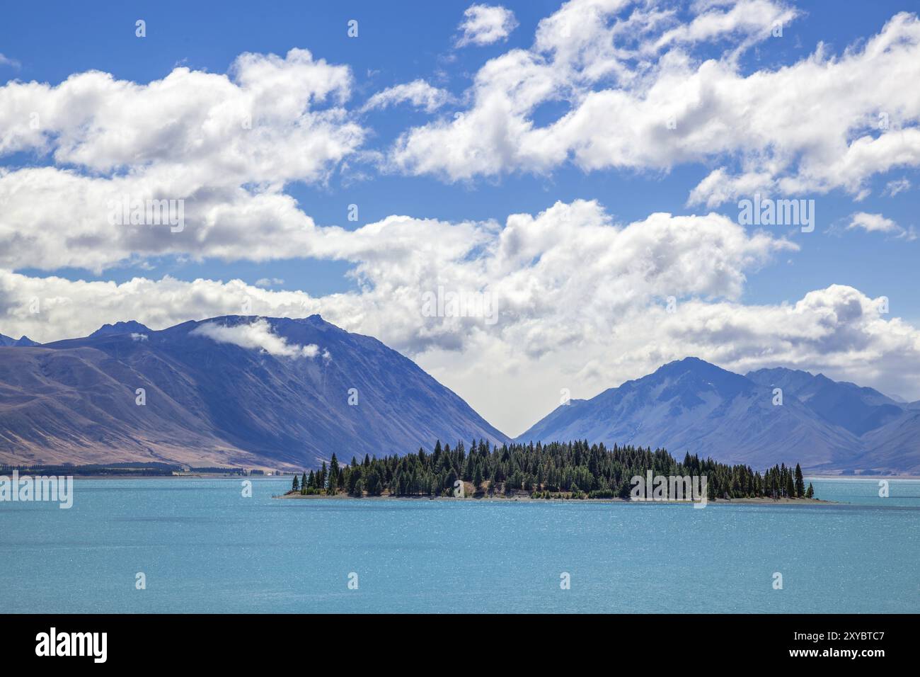 Scenic view of colourful Lake Tekapo Stock Photo - Alamy