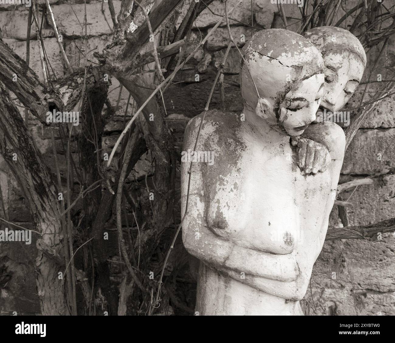 Decaying statues hi-res stock photography and images - Alamy