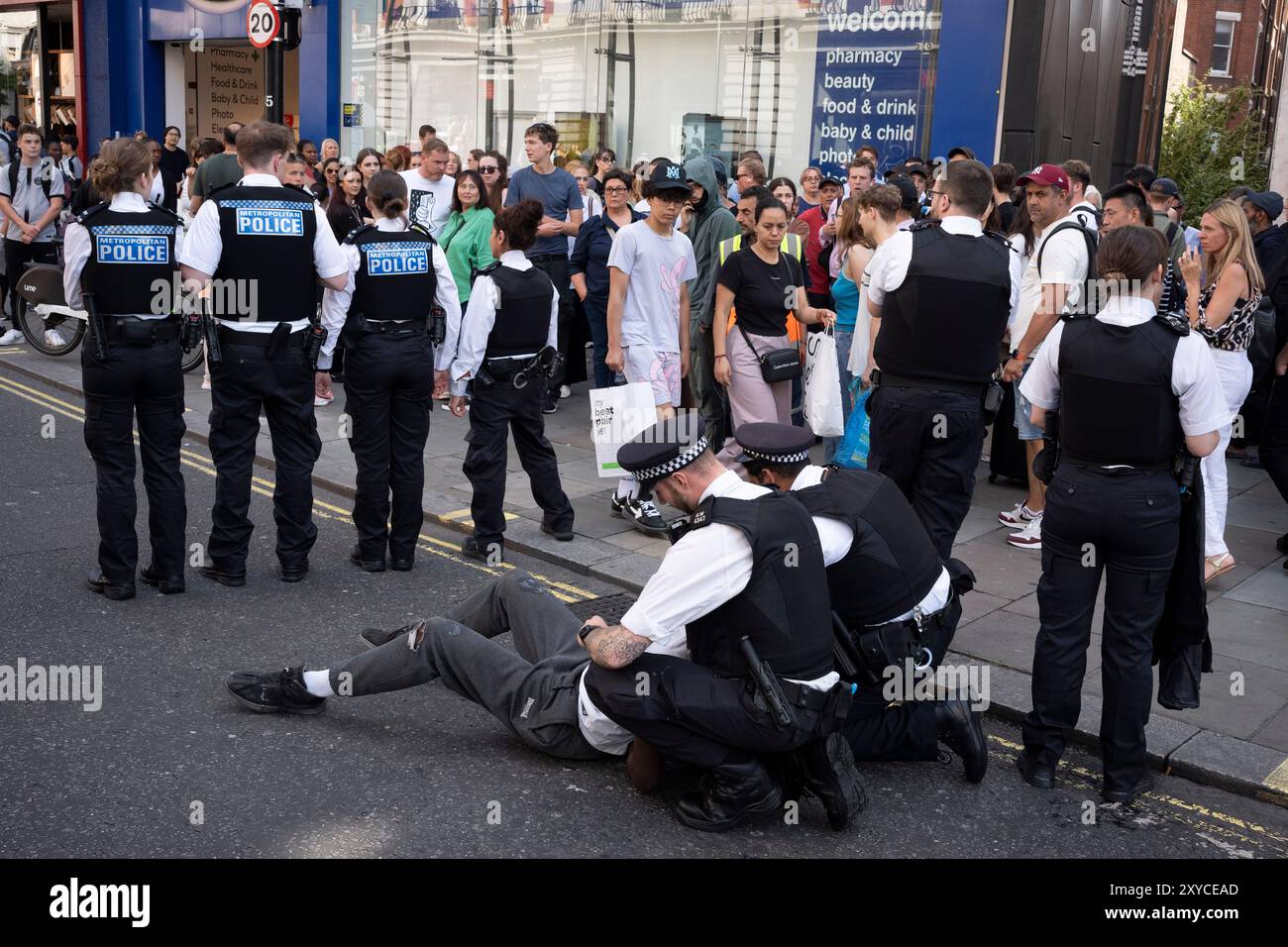 Police arresting black man uk hi-res stock photography and images - Alamy
