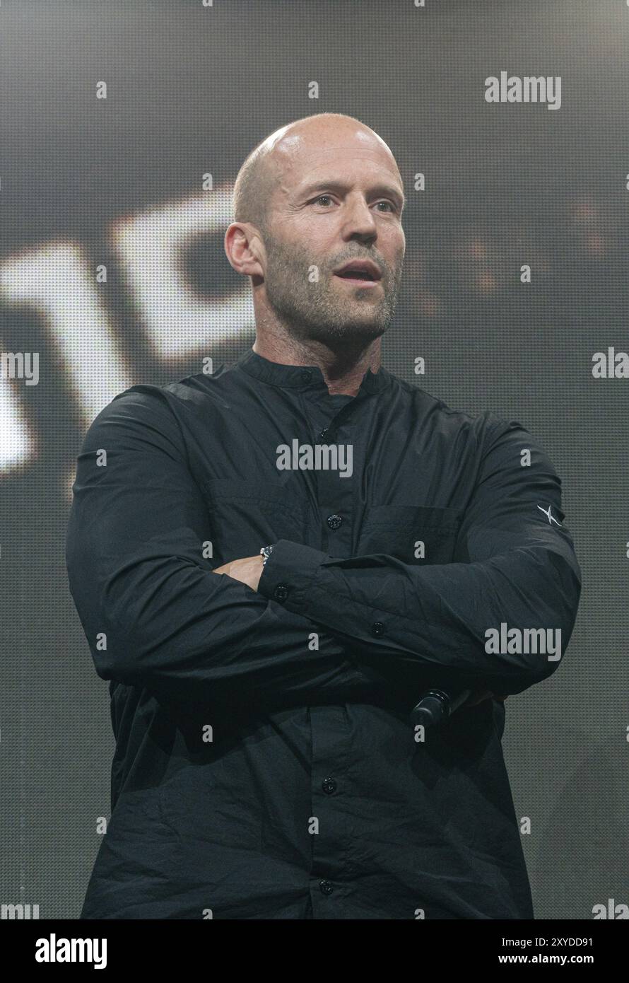 Jason statham diving hi-res stock photography and images - Alamy