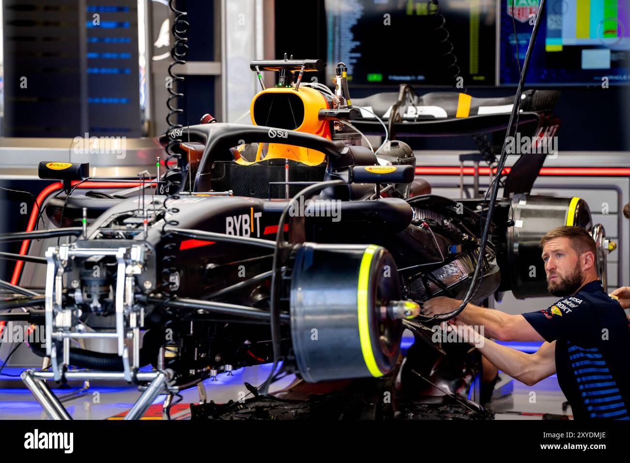MONZA - Red Bull Racing mechanics are working on Max Verstappen's car ...