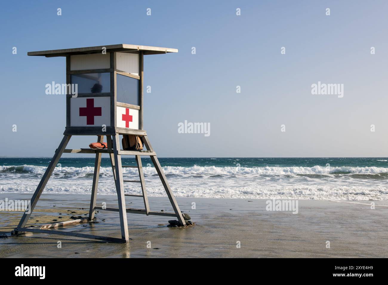 Spanish Red Cross rescue tower on Maspalomas beach Stock Photo - Alamy