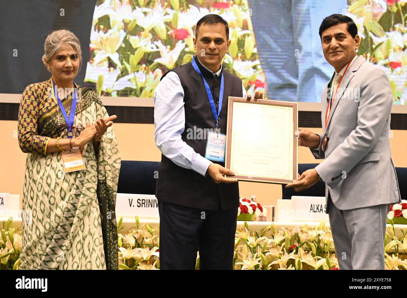 Certificate of award hi-res stock photography and images - Alamy