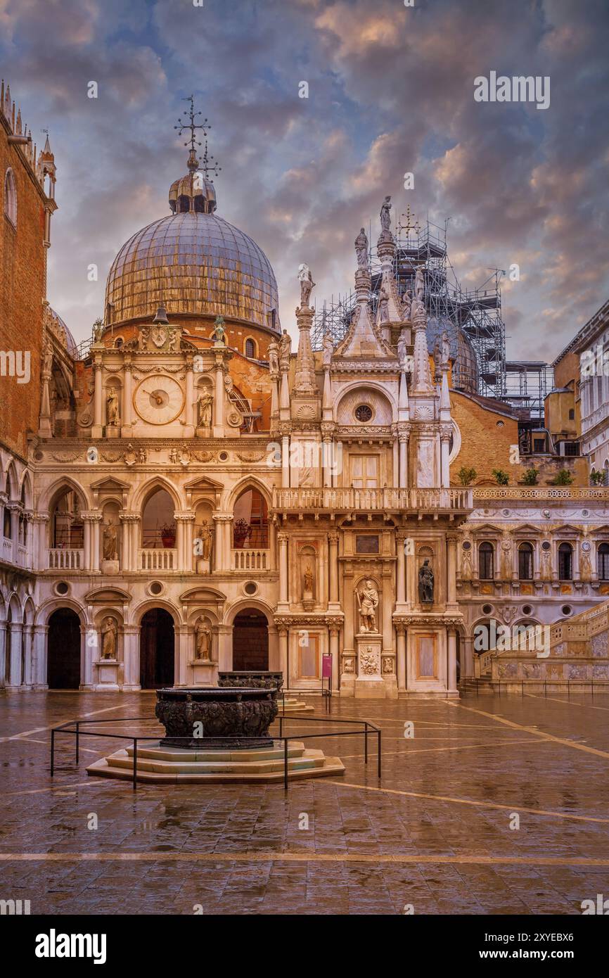 Italy venice court doges palace hi-res stock photography and images - Alamy