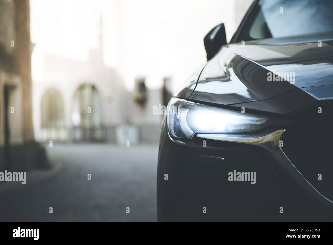 Car headlights glare hi-res stock photography and images - Alamy